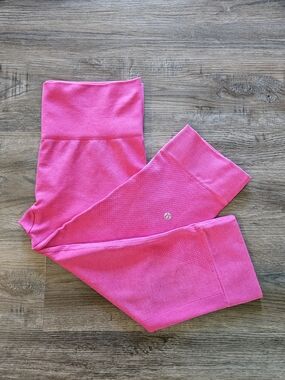 Lululemon Seamlessly Street Crop Hot Pink / Jewelled Magenta Leggings